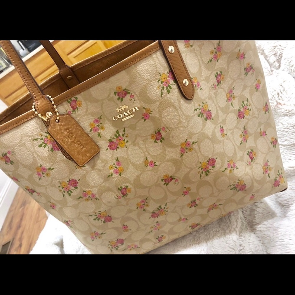 Pre-loved & Authentic Coach Floral Tote